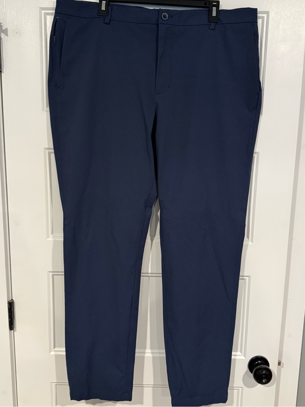 Vineyard Vines Men's Navy On-The-Go Pant.